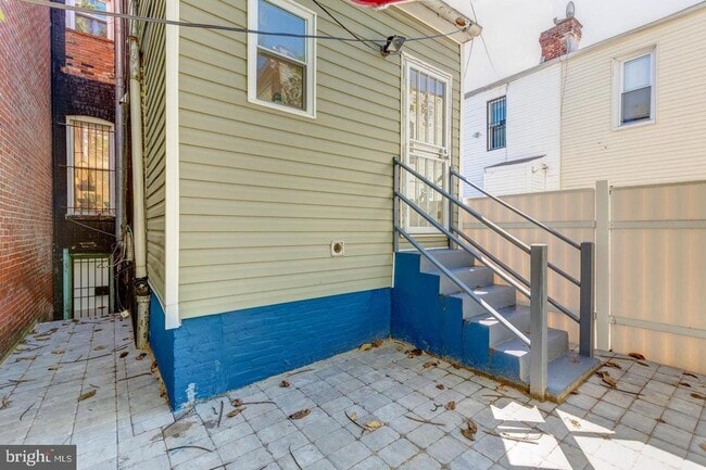 Building Photo - 1102 Trinidad Ave NE