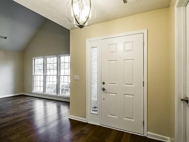 Building Photo - 4947 Clubgreen Summit