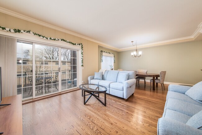 Building Photo - 1021 Peterson Ave