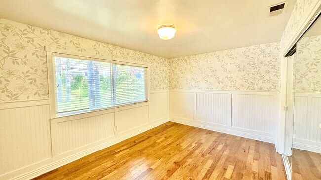 Building Photo - Lovely, Open Floor Plan, Single Story Located in the Desirable Live Oak Estates of Fallbrook!