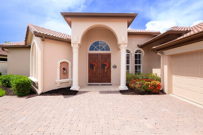 Building Photo - 923 SW Grand Reserves Blvd