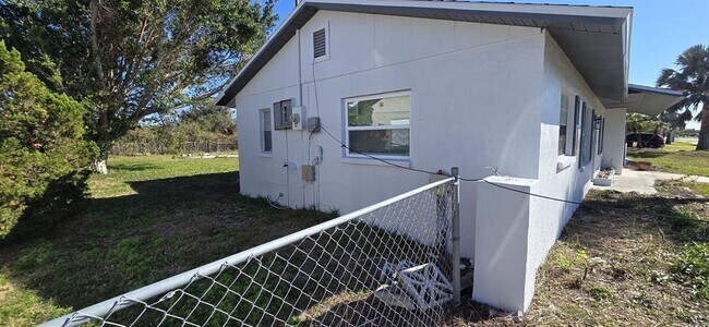 Building Photo - 6974 Spinnaker Blvd