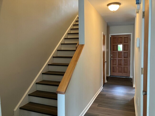 Building Photo - WATERFRONT Two Bed Townhouse in Denver With BOAT SLIP!!