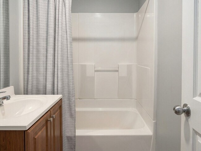 Building Photo - 302 Boston Post Rd E