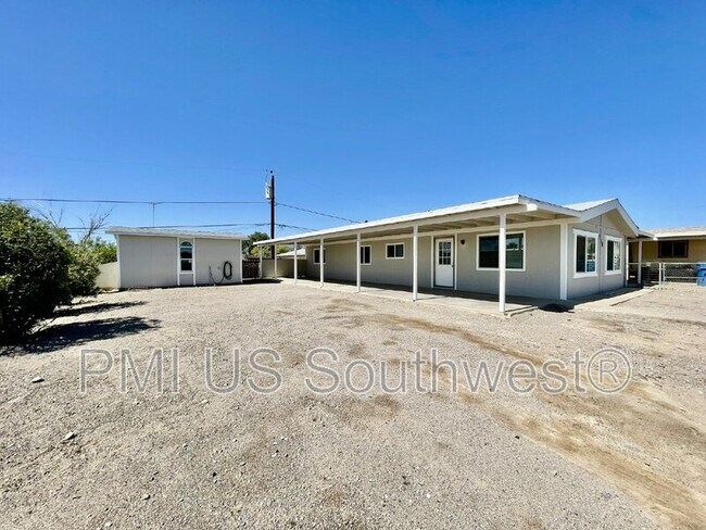 Building Photo - 738 Swan Dr