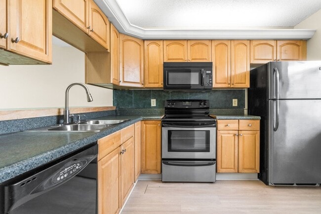 Building Photo - Spacious 2BR/2BA Condo at Whitehall - West Palm Beach