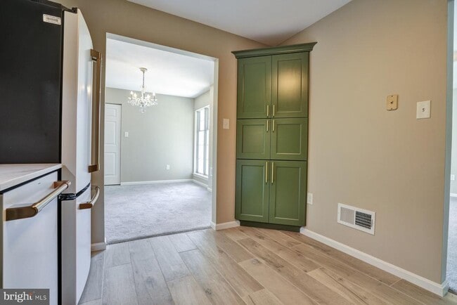 Building Photo - 325 Westridge Cir