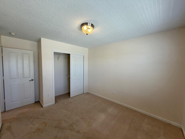 Building Photo - 6216 Calle Vizcaya NW