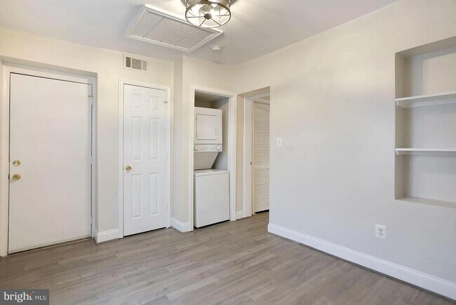 Building Photo - 1712 West Virginia Ave NE