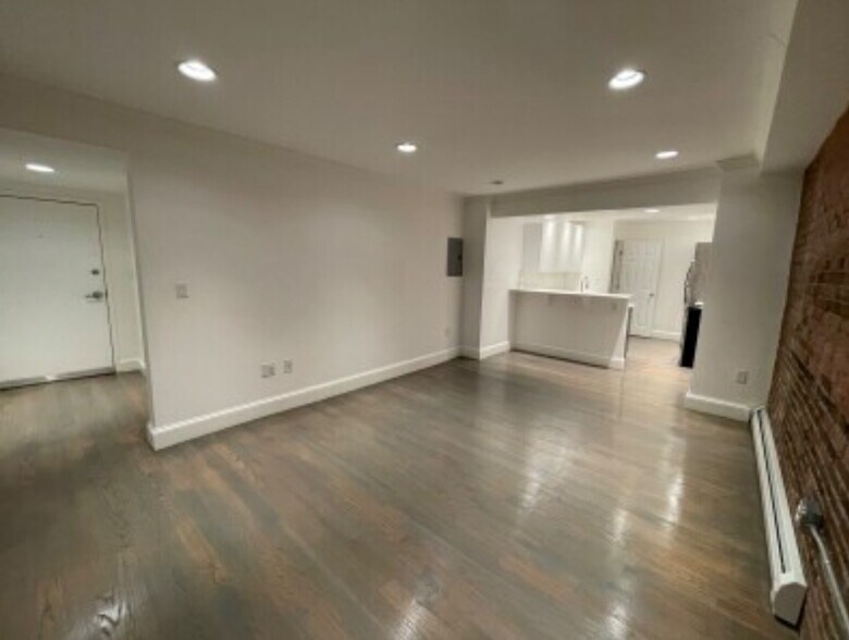 Building Photo - 125 Saint Botolph St