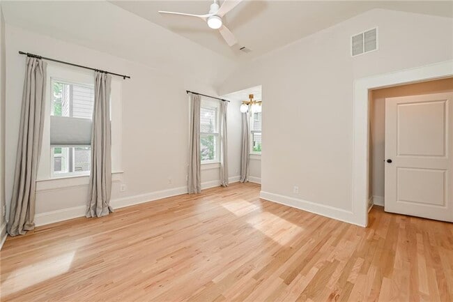 Building Photo - 2134 Delano Dr NE