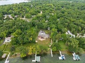 Building Photo - Williams Bay Lakefront Living Furnished Ho...