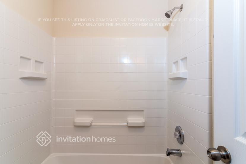 Building Photo - 6111 El Oro Dr