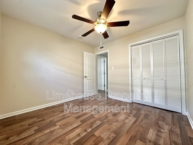 Building Photo - 909 Leisure Square