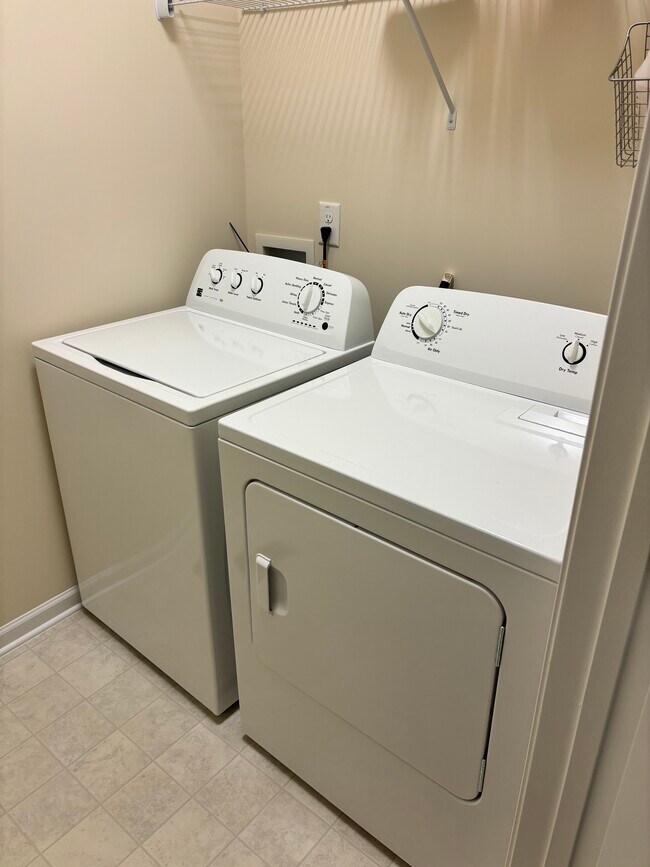 Building Photo - 1005 Epiphany Rd