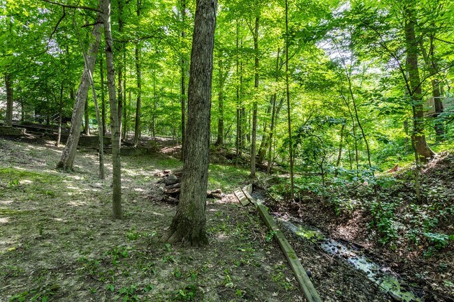 Building Photo - Spacious 5-Bed Home with In-Law Suite, Fin...