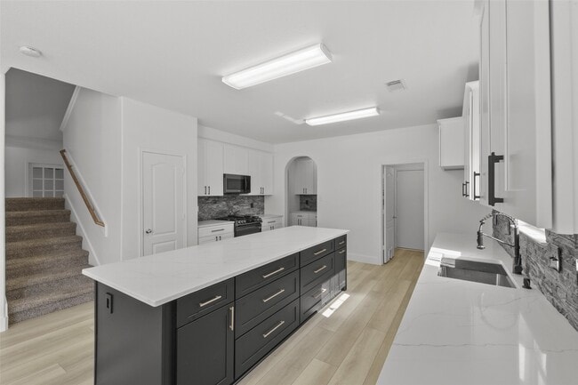 Building Photo - 16727 Summer Cypress Ct