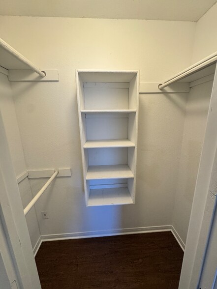 Building Photo - 1223 James Ave