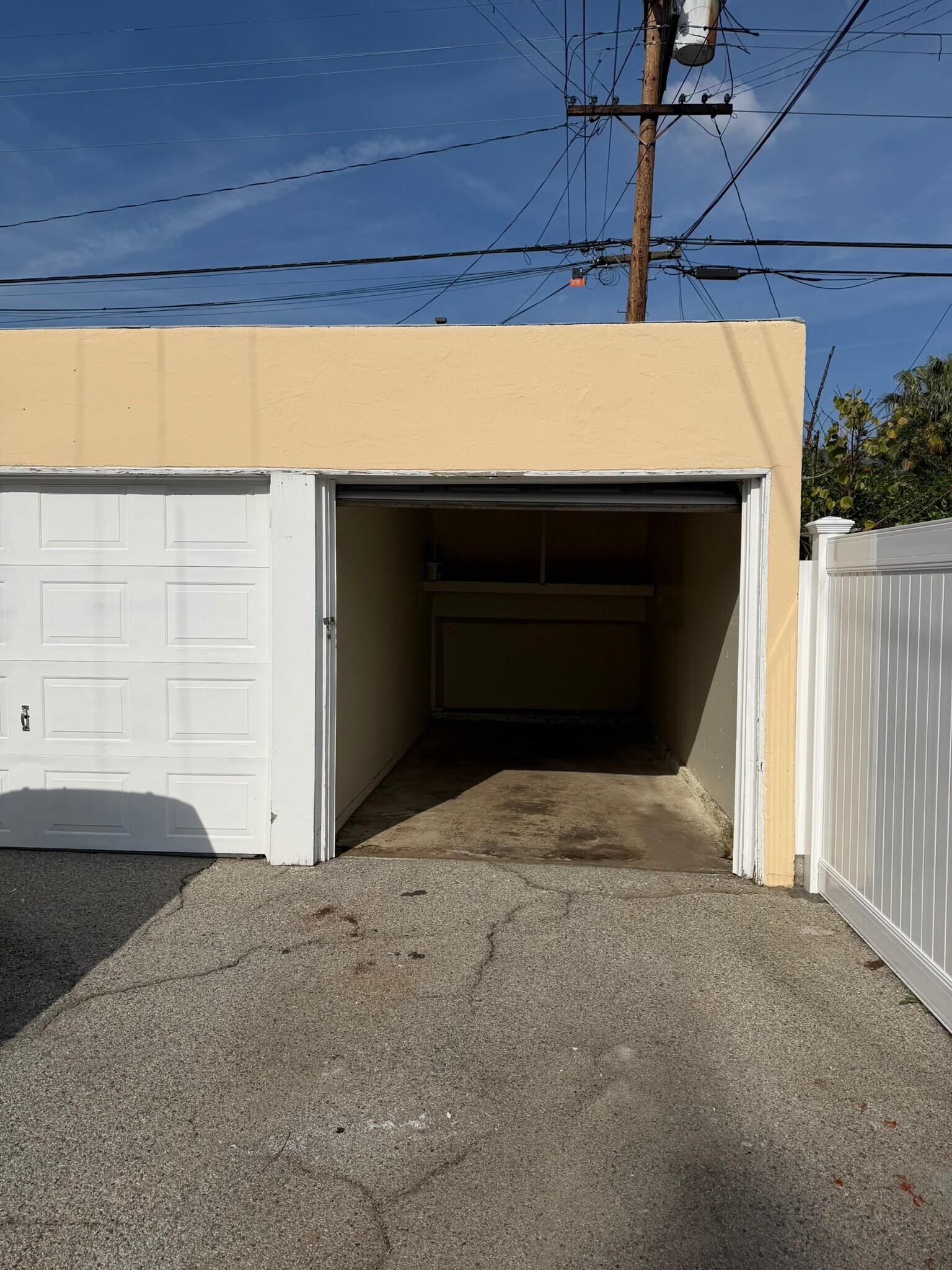 Building Photo - 801 W Glenoaks Blvd