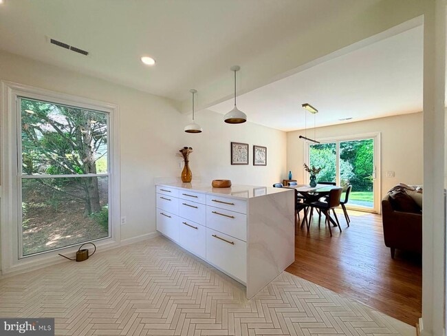 Building Photo - 12904 Missionwood Way
