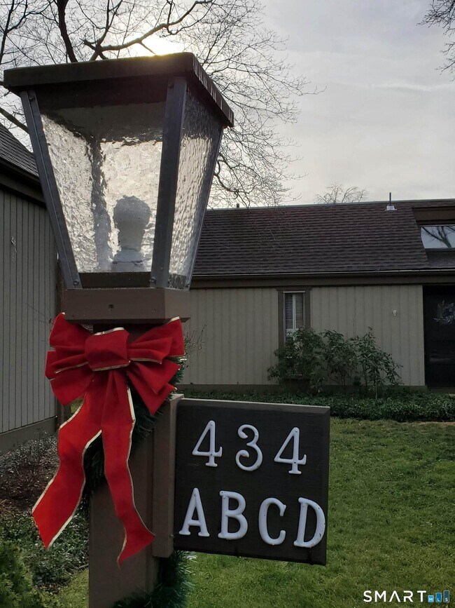 Building Photo - 434 Heritage Vlg