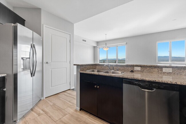 Building Photo - 3 Bedroom Highrise Condo at ONE Las Vegas!
