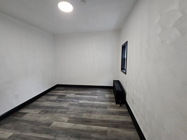 Building Photo - Newly updated 3 Bedroom 1 Bathroom house located in the Hill District!