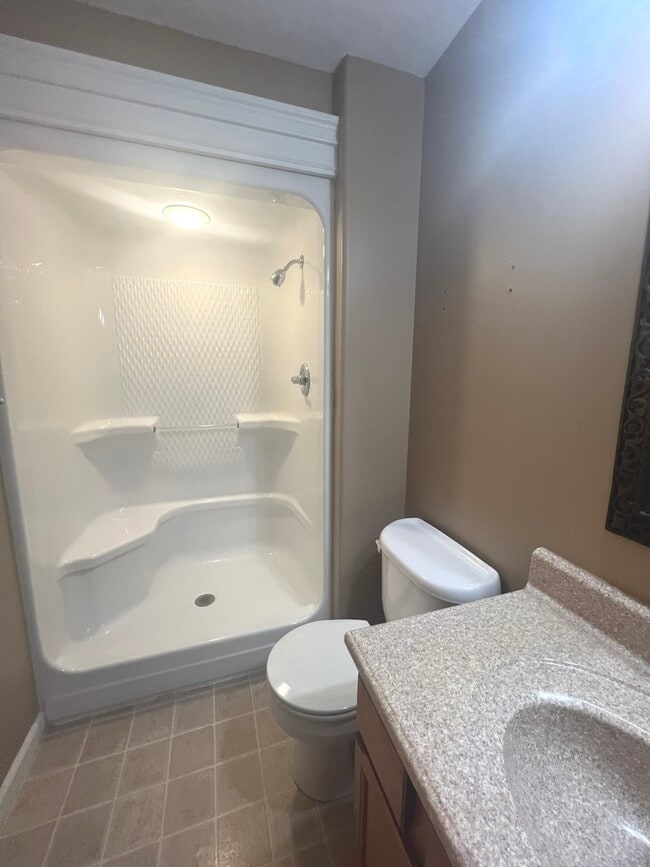 Building Photo - 909 Wartburg Dr