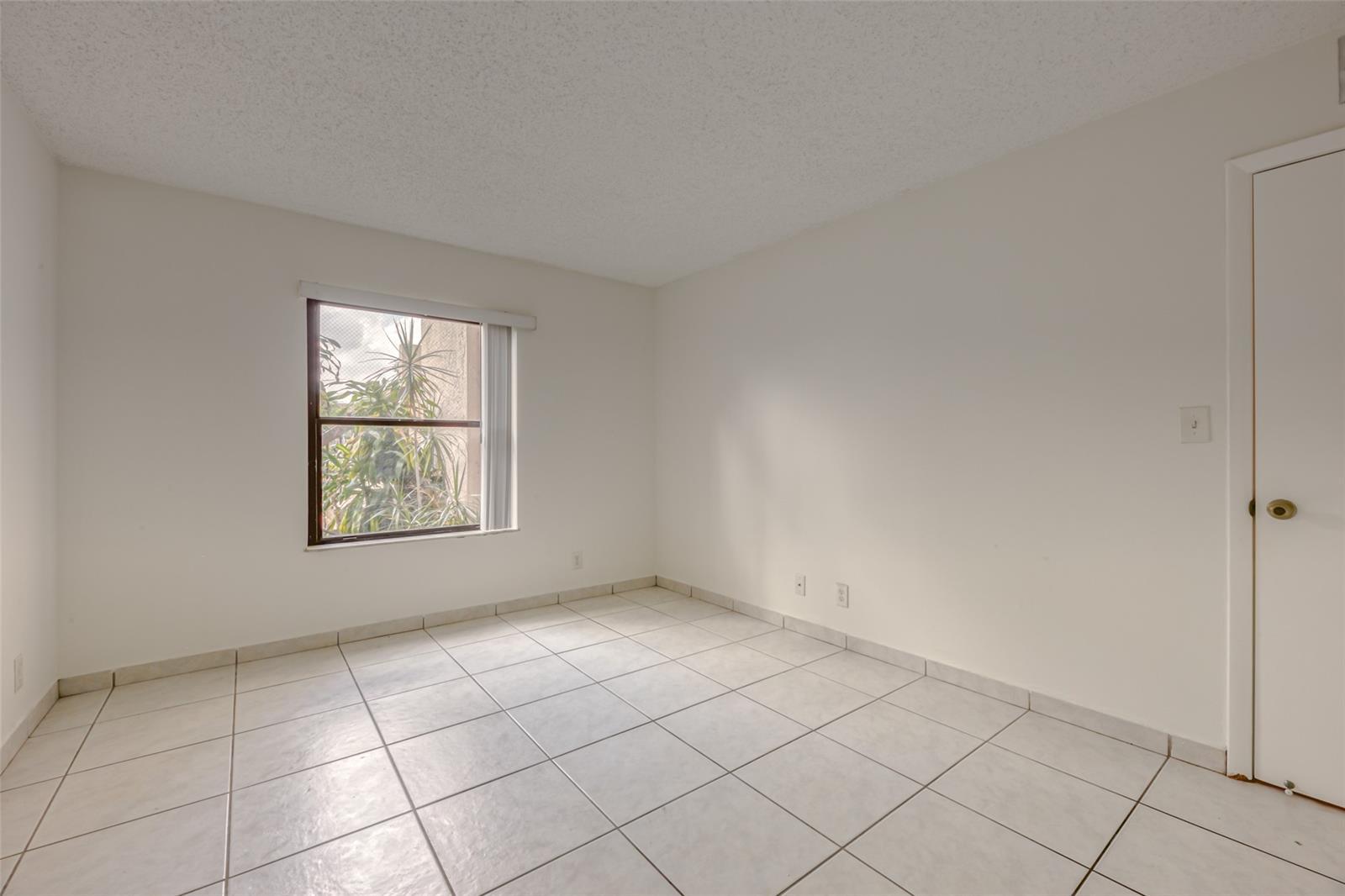 Building Photo - 9818 Nob Hill Ct