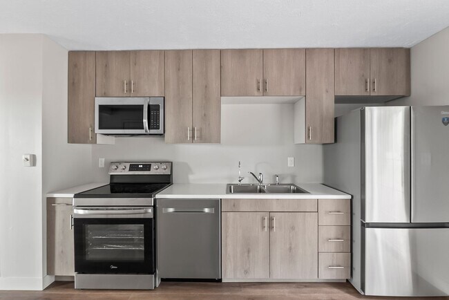 Building Photo - ** Move in Special ** Remodeled 3-Bedroom, 1-Bathroom Home with Garage & Fenced Yard – $1,800/Month