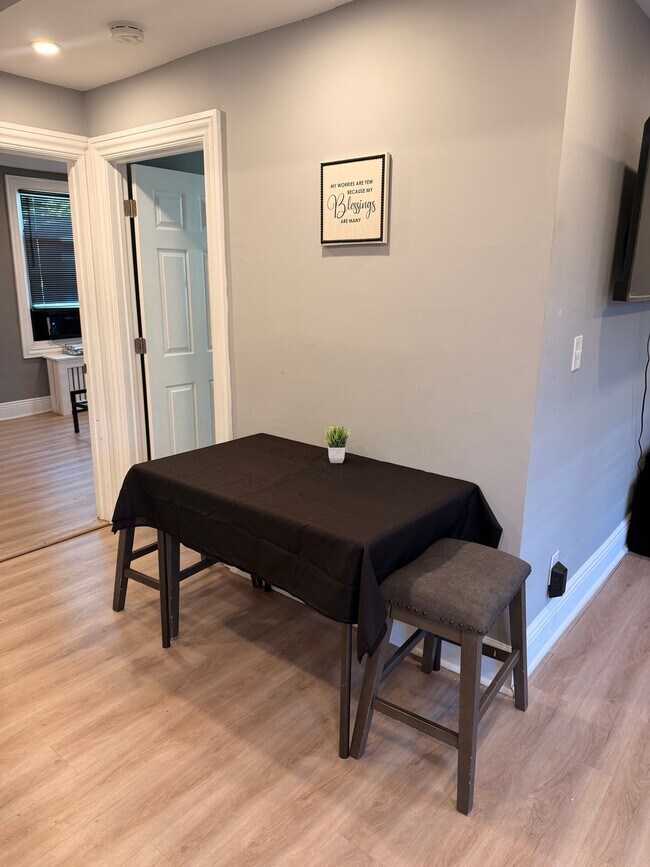 Building Photo - 125 Fabyan Pl
