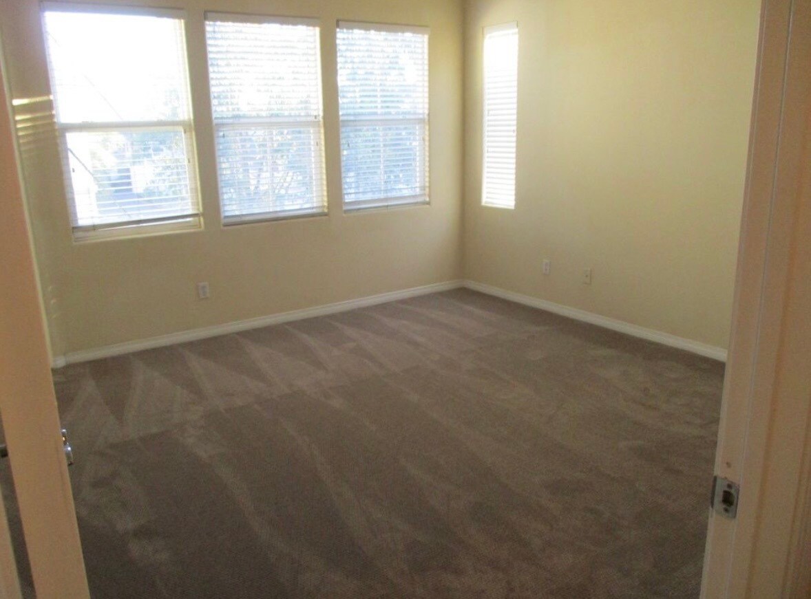 Building Photo - 7821 Daisy Cir