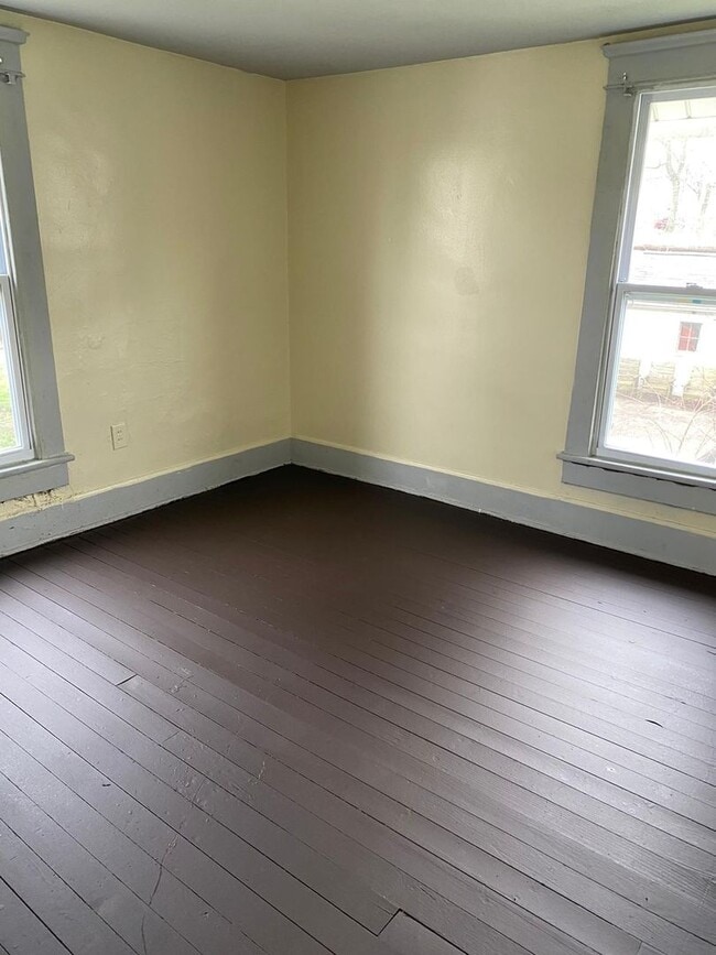 Building Photo - 3 bedrooms house