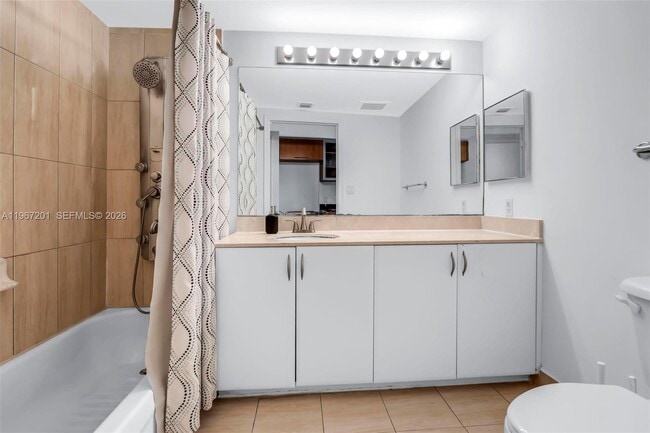 Building Photo - 1750 N Bayshore Dr