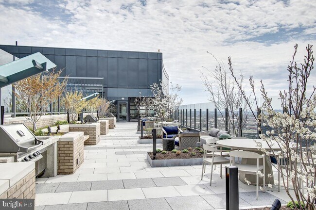 Building Photo - 1781 N Pierce St