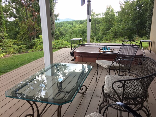 Hot Tub on Large Deck - 793 Clifton Trl