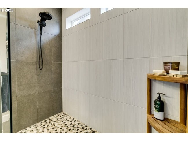 Building Photo - Beautiful Contemporary Home in Hillsboro near Reed's Crossing