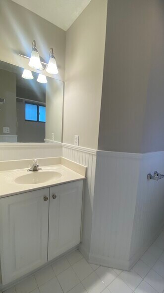 Building Photo - 22 Villa Ct SE