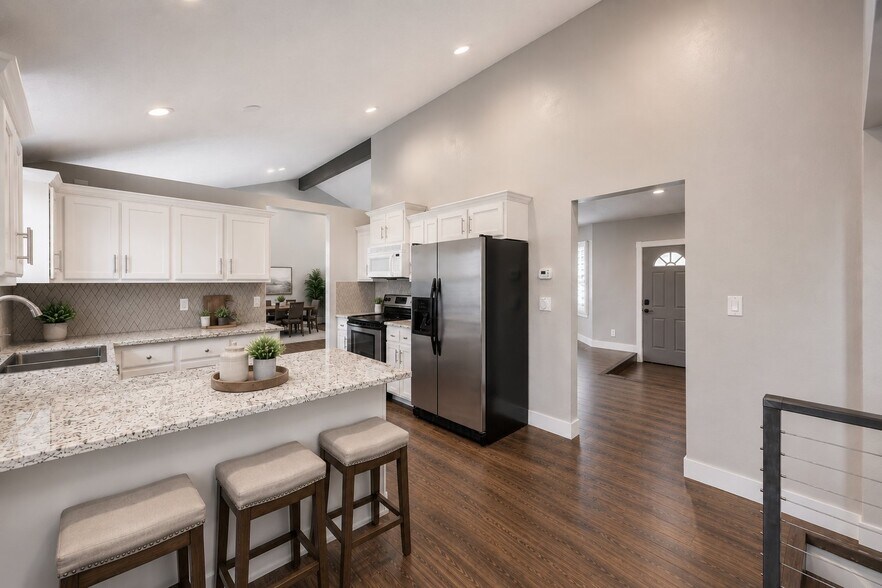 Building Photo - 7473 Bromley Rd