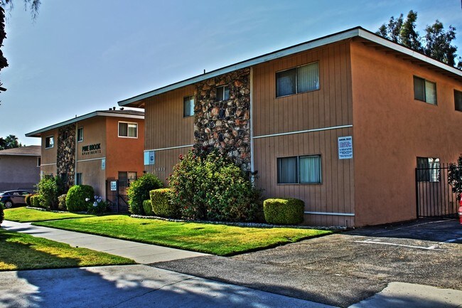 Building Photo - Pine Brook