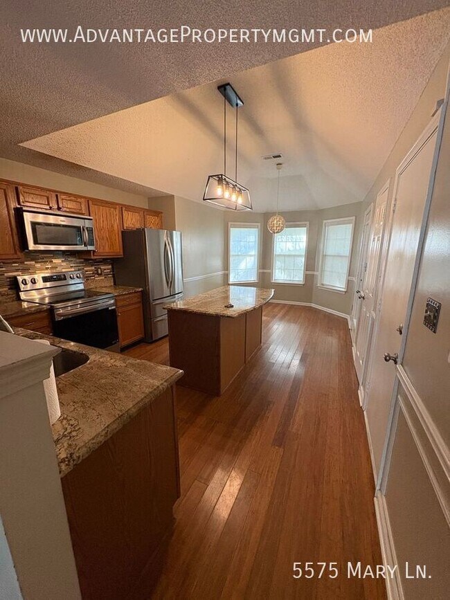 Building Photo - 5575 Mary Ln