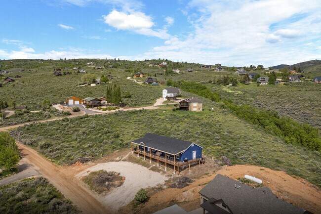 Building Photo - 421 Bluegrass Way