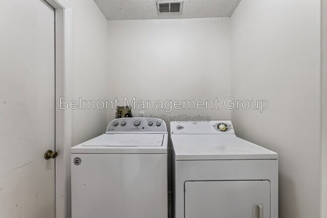 Building Photo - 2127 Korat Ln