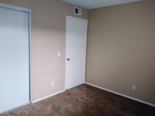 Building Photo - Large 2 Bedroom 2 Bath Condo with 1 Parking Space in Long Beach Coming Soon!