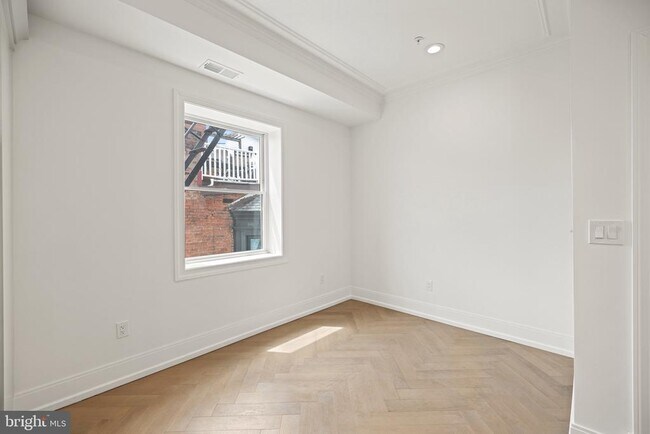 Building Photo - 1709 21st St NW