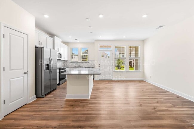 Building Photo - 1528 Cedar Tree Dr