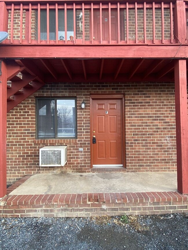 Building Photo - Norwood