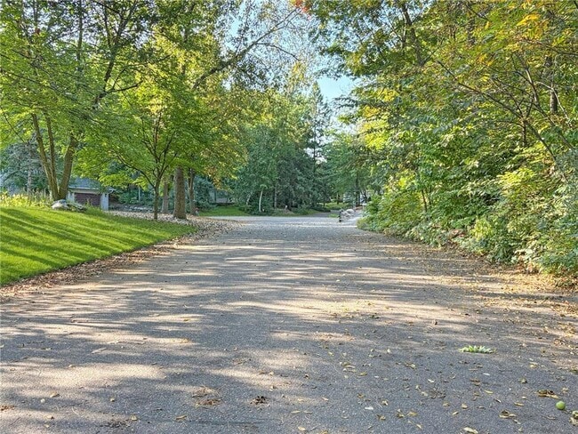 Building Photo - 13900 Hill Ridge Dr