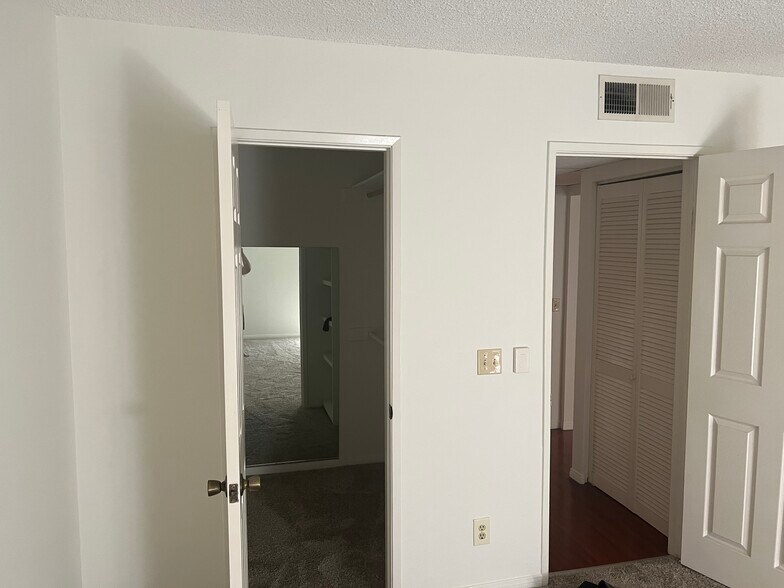 Building Photo - 5120 Raintree Cir