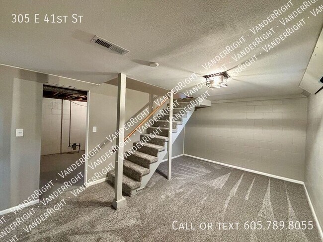Building Photo - 305 E 41st St
